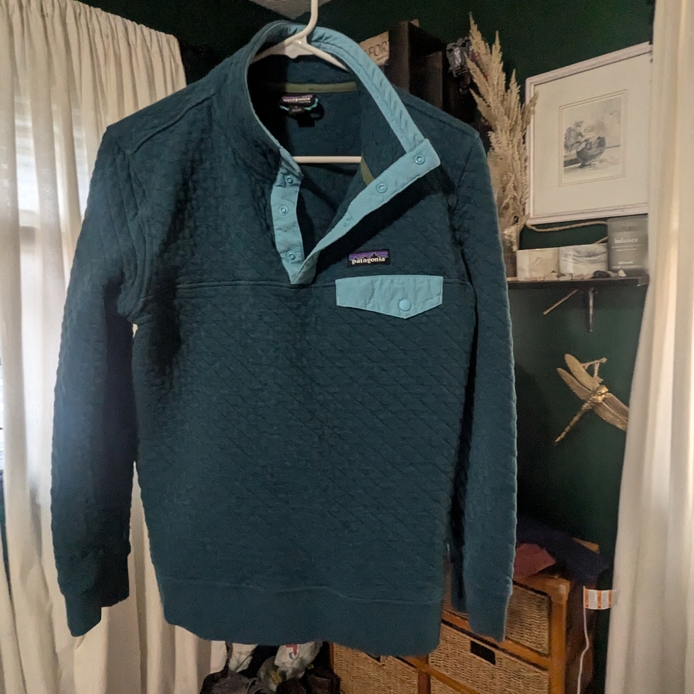 Women's Patagonia quilted pull over size medium